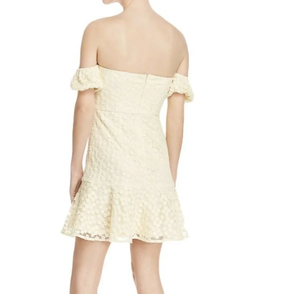 Aqua Brand Yellow Dress Lace Overlay Floral Size Large L Knee Length NEW - Picture 2 of 2